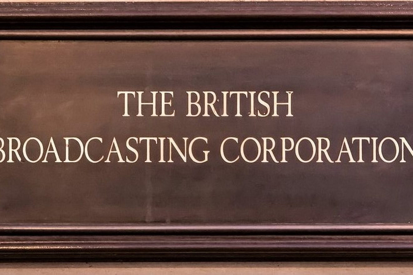 “BBC” news sign. TheOtherKev/Pixabay.