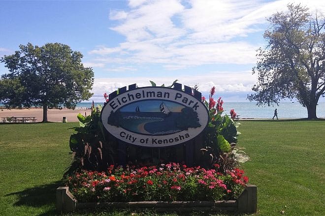 Eichelman Park on Lake Michigan in Kenosha, Wis. Credit: Lord Laitinen via Wikimedia Commons.