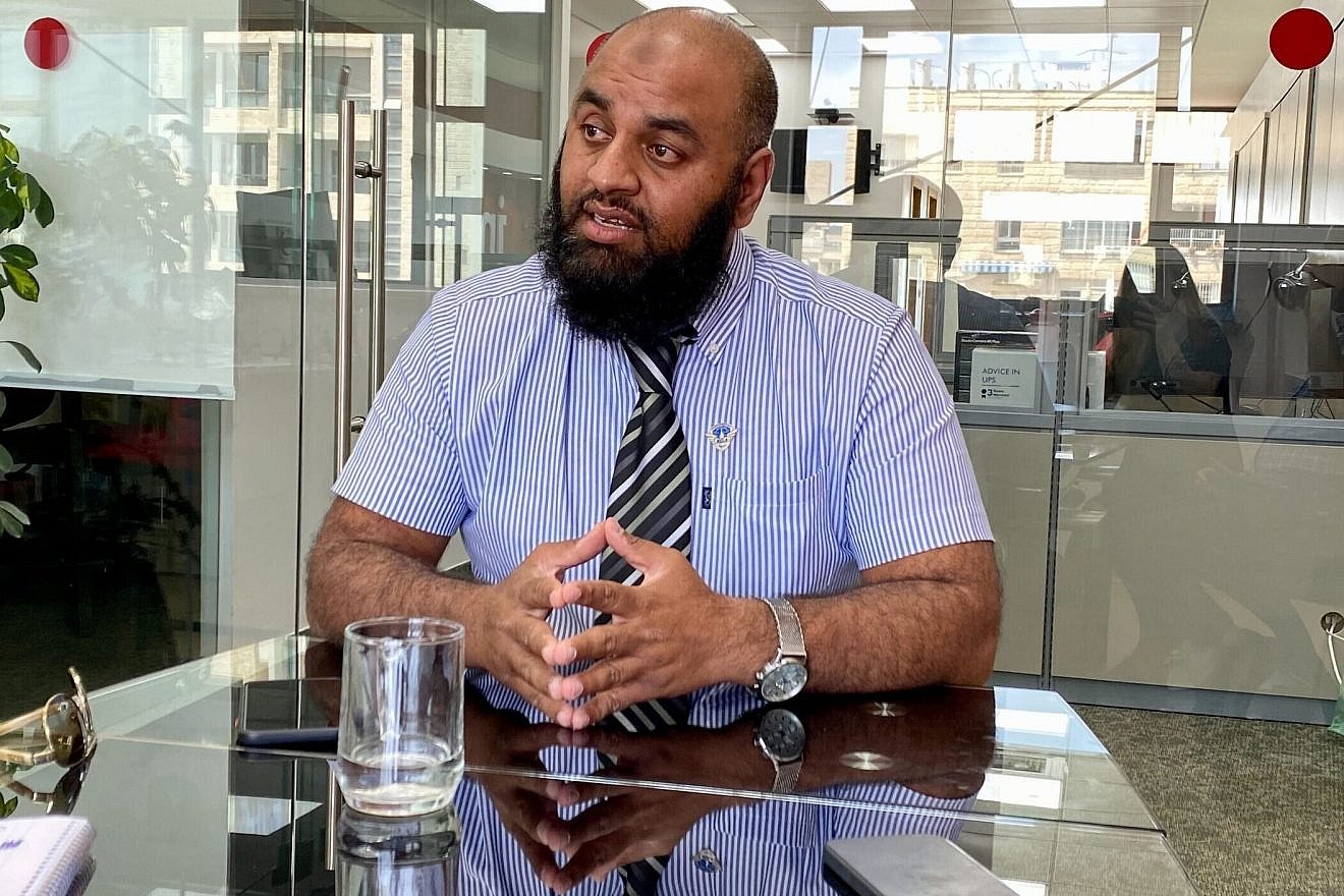 Noor Dahri, counterterrorism researcher and a former officer with the London Police, at the JNS office in Jerusalem, August 2022. Photo by Jennifer Schrutt.