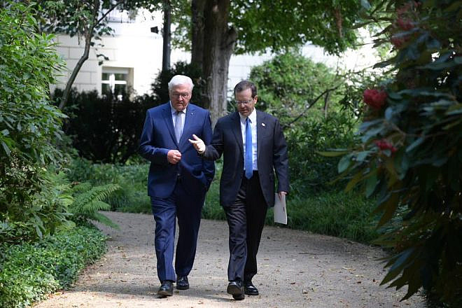 German President Frank-Walter Steinmeier (left) and Israeli President Isaac Herzog in Berlin on Sept. 4, 2022. Source: Twitter.