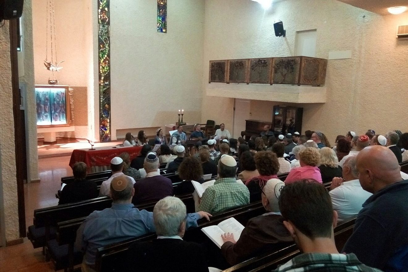 Central Conference of American Rabbis members participate in a Kabbalat Shabbat service at Leo Baeck Education Center’s Ohel Avraham Synagogue in Haifa, Feb. 26, 2016. Credit: Leo Baeck Education Center.