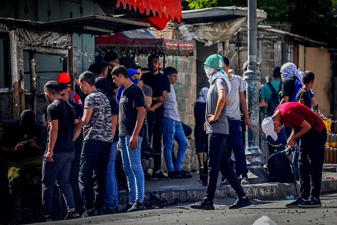 Palestinians clash with Israeli security forces in Hebron, Sept. 29, 2022. Photo by Wisam Hashlamoun/Flash90.