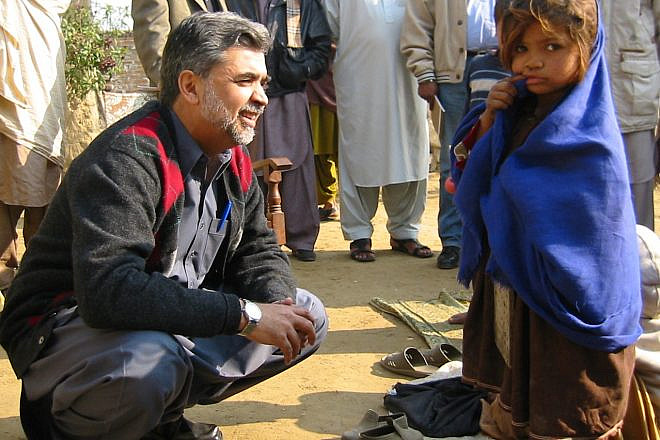 Nasim Ashraf (left), Pakistan’s former minister of state for human development. Credit: DNA1 via Wikimedia Commons.