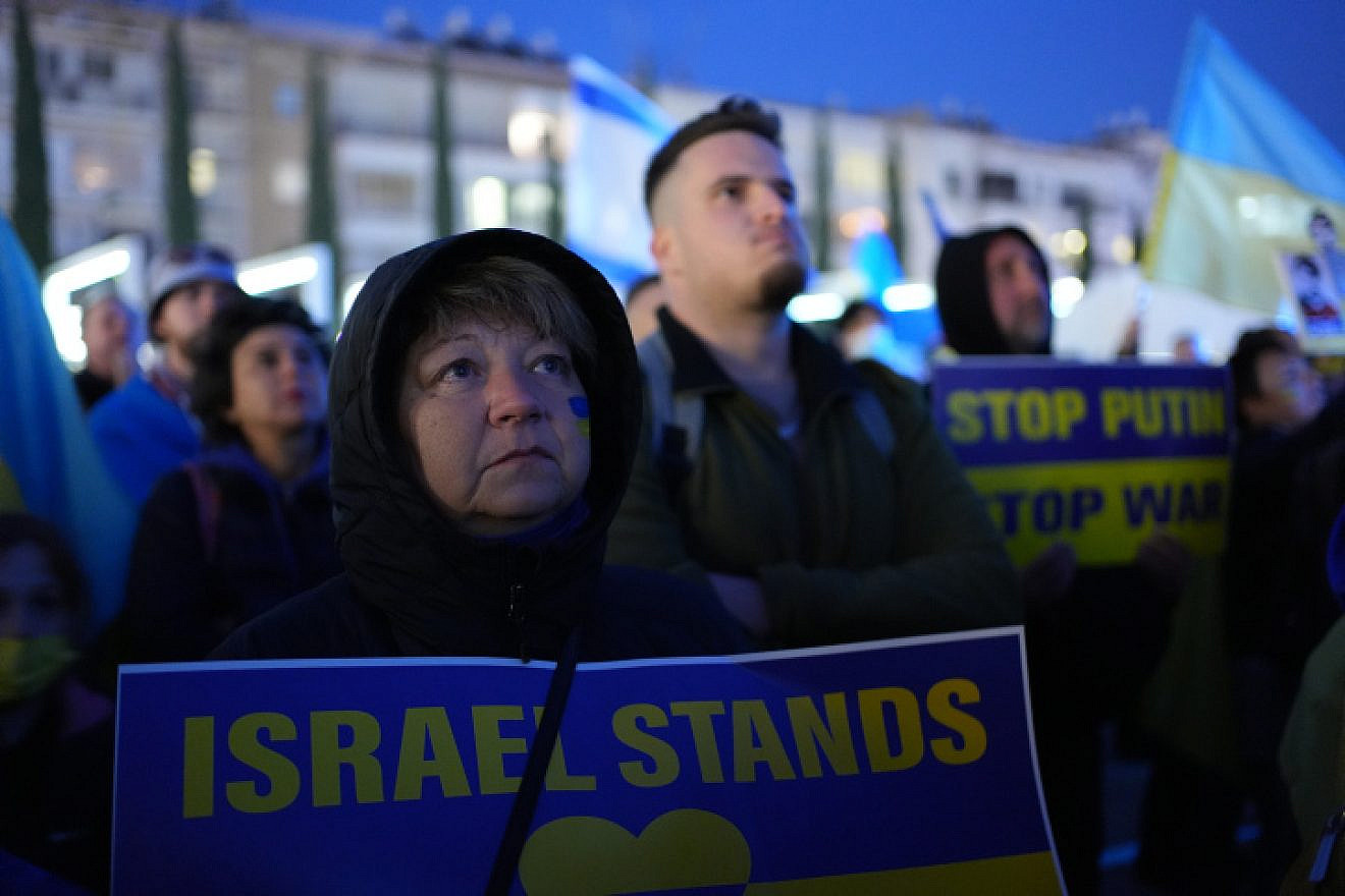 Protesters against the Russian invasion of Ukraine attend a video address by Ukrainian President Volodymyr Zelenskyy in Tel Aviv, March 20, 2022. Photo by Chen Leopold/Flash90.