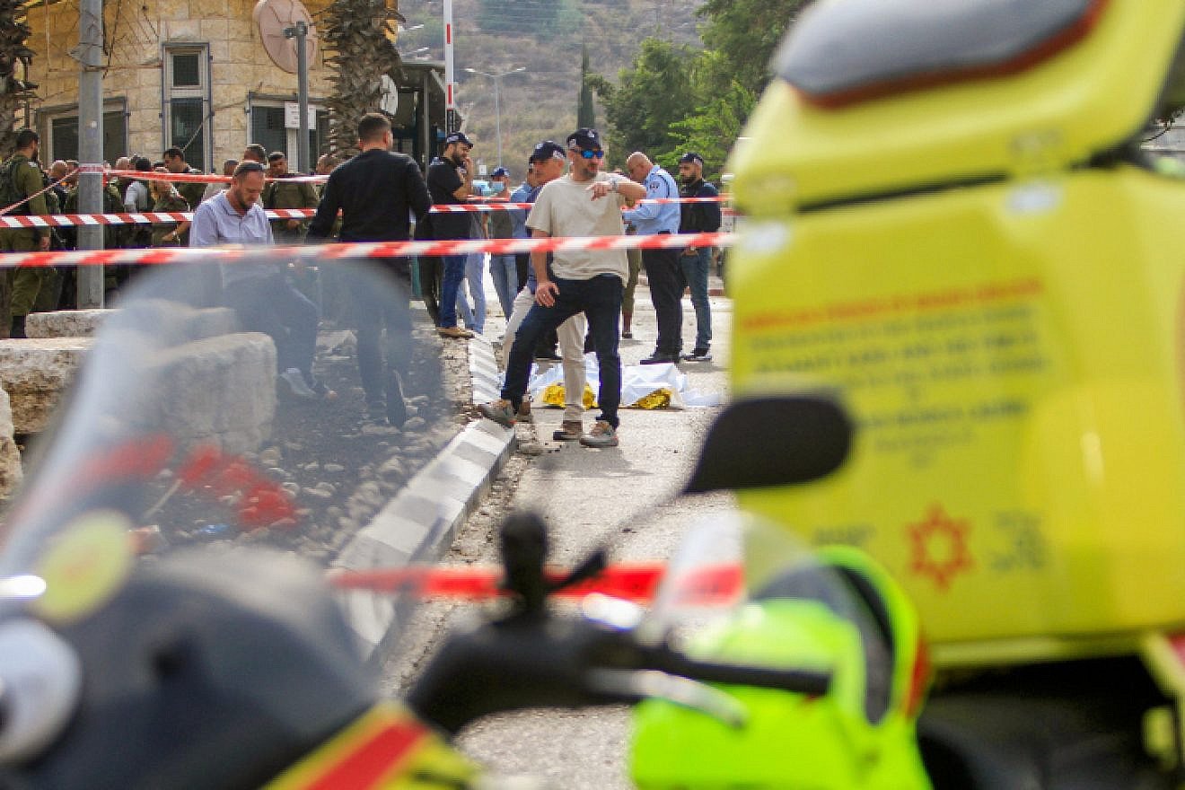 Israeli security and rescue personnel at the scene of a terrorist attack in Ariel, Nov. 15, 2022. Credit: Jamal Awad/Flash90.