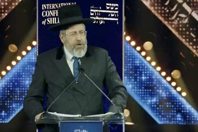 Israel Chief Rabbi David Lau speaks at an event  in New Jersey honoring Chabad emissaries. Nov. 20, 2022. Source: Chabad.org.