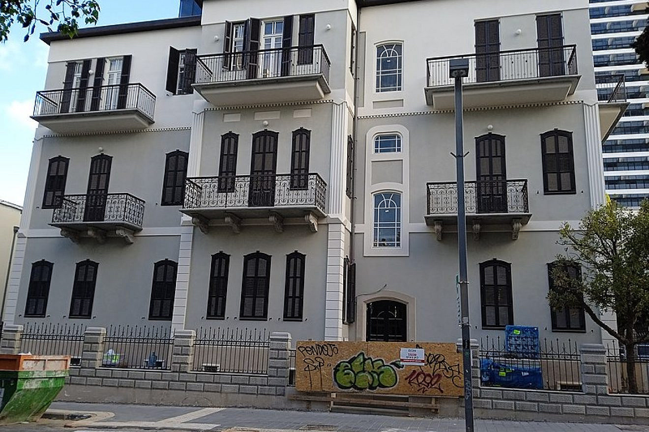 The Elkonin Hotel in Tel Aviv. Credit: Dr. Avishai Teicher via Wikipedia.