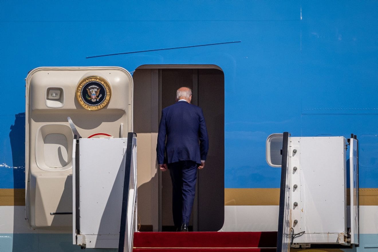 U.S. President Joe Biden boarding Air Force One after a farewell ceremony at Israel's Ben-Gurion International Airport, July 15, 2022. Photo by Yonatan Sindel/Flash90.