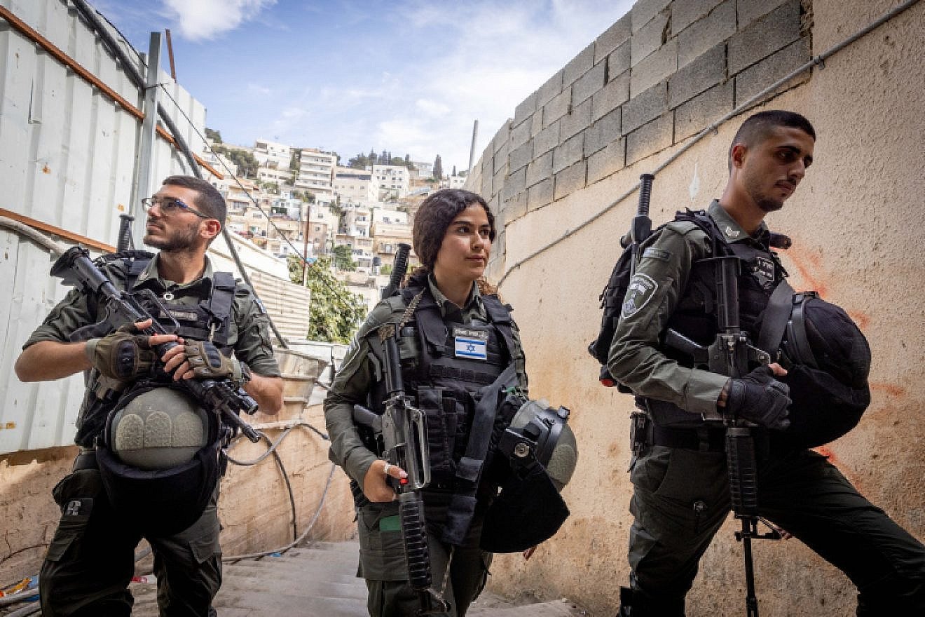 Israeli Border Police officers patrol in the eastern Jerusalem neighborhood of Silwan, Oct. 19, 2022. Photo by Olivier Fitoussi/Flash90.