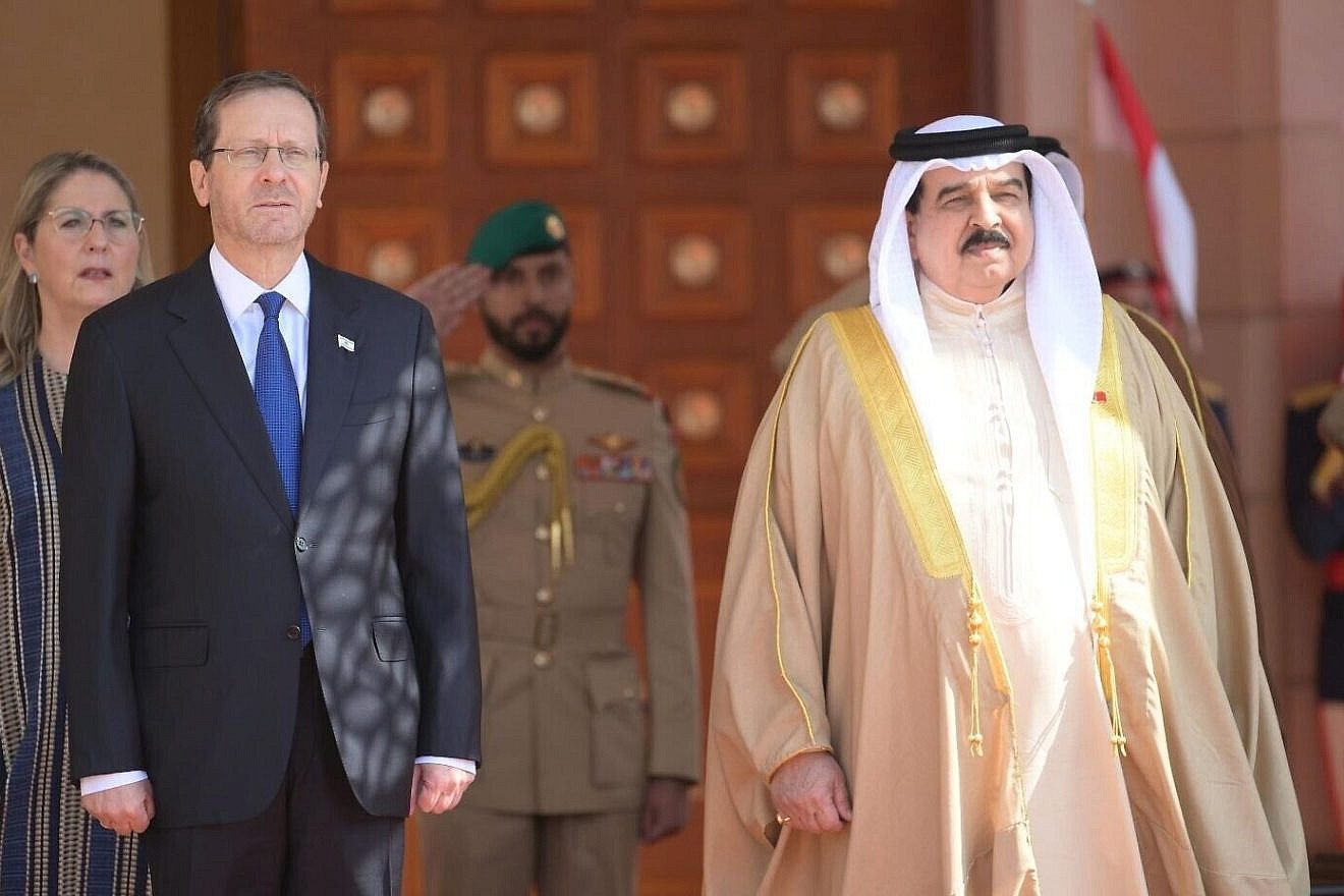 Israeli President Isaac Herzog is welcomed at the Al-Qudaibiya Palace in Manama by Bahraini King Hamad bin Isa Al Khalifa, Dec. 4, 2022. Photo by Amos Ben-Gershom/GPO.