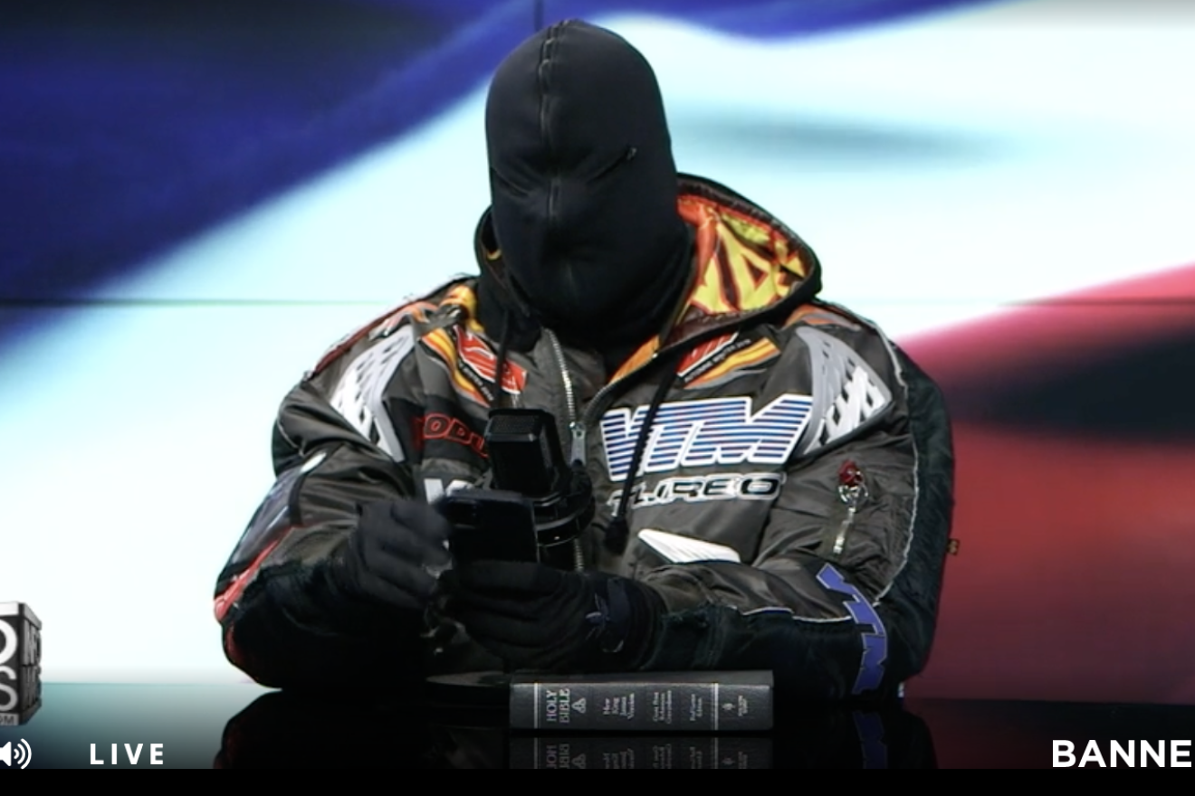 Ye appears masked on Infowars. Source: Screenshot.