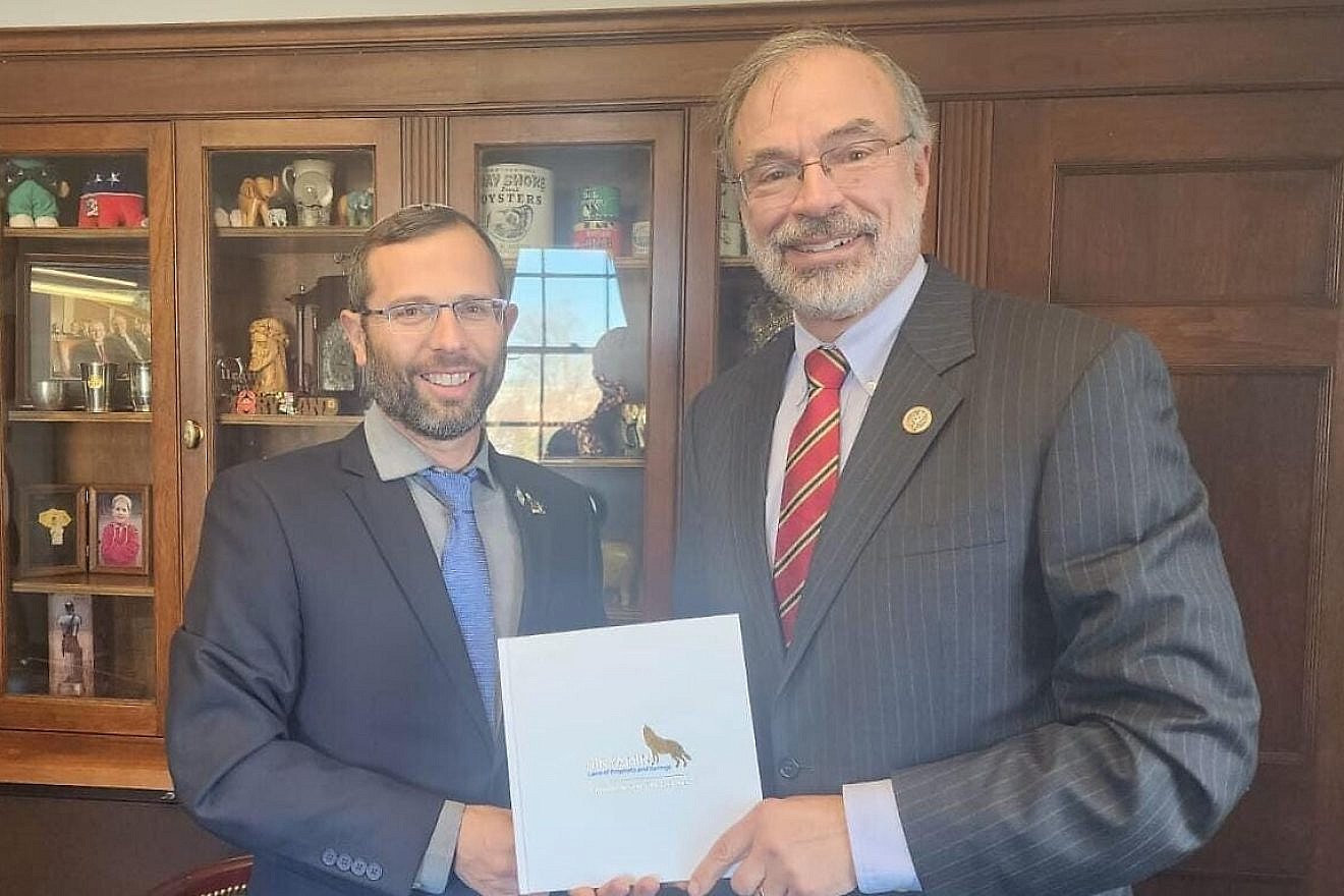 Binyamin Regional Council head Israel Ganz (left) meets with Rep. Andy Harris (D-Md.) Credit: Binyamin Regional Council.