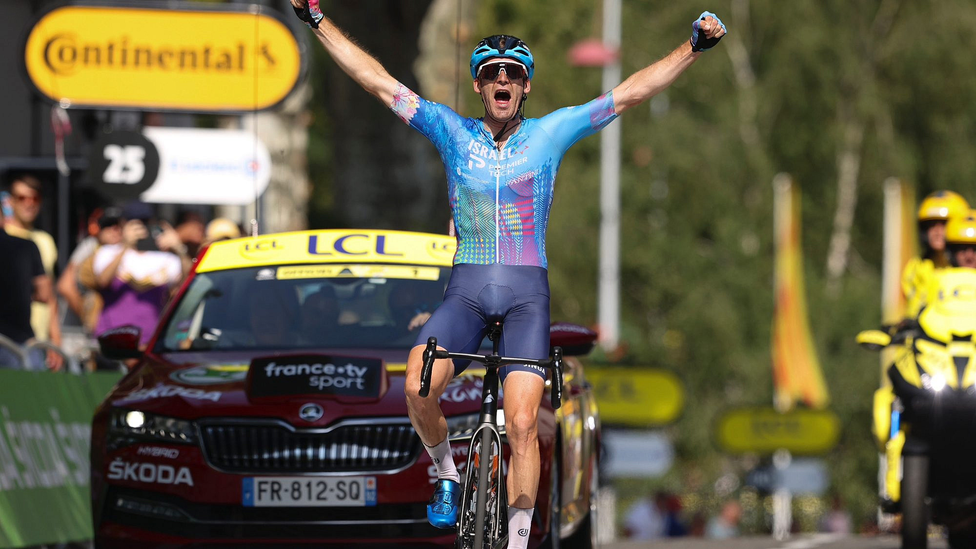 Israel-Premier Tech's Hugo Houle winning stage 16 of the 2022 Tour de France, July 19, 2022. Credit: Sprint Cycling.