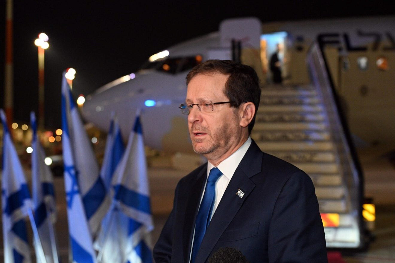 Israeli President Isaac Herzog departs for Brussels ahead of an address in the E.U. Parliament to mark International Holocaust Remembrance Day, Jan. 25, 2023. Credit: Haim Zach/GPO.