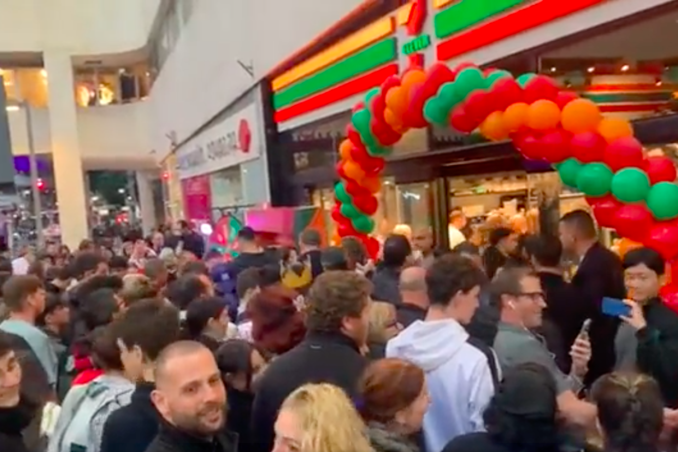7-Eleven's grand opening at the Dizengoff Center in Tel Aviv. Credit: Avi Mayer via Twitter.