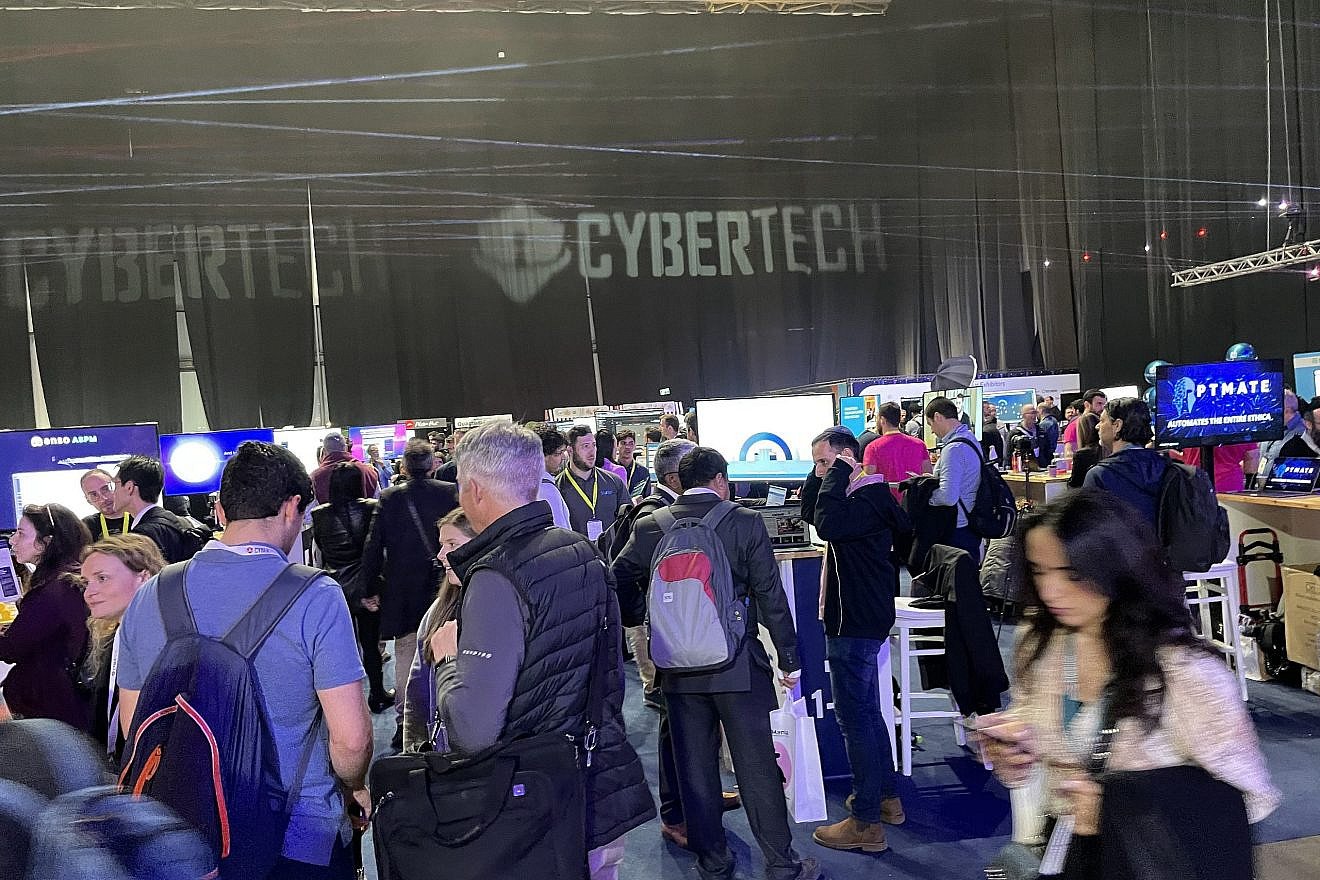 People check out the booths at Cybertech Global TLV 2023. Photo by Judith Segaloff.