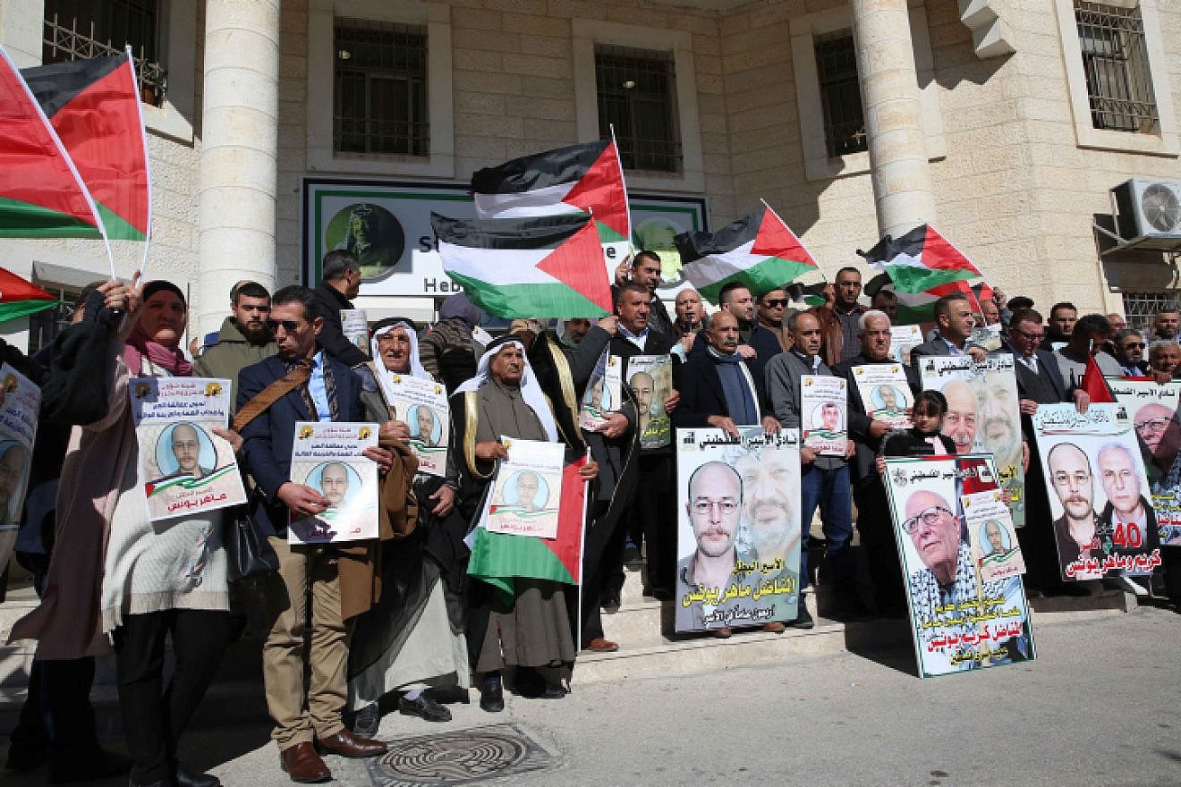 Palestinians protest in solidarity with security prisoners, Jan. 19, 2023. Photo by Wisam Hashlamoun/Flash90.