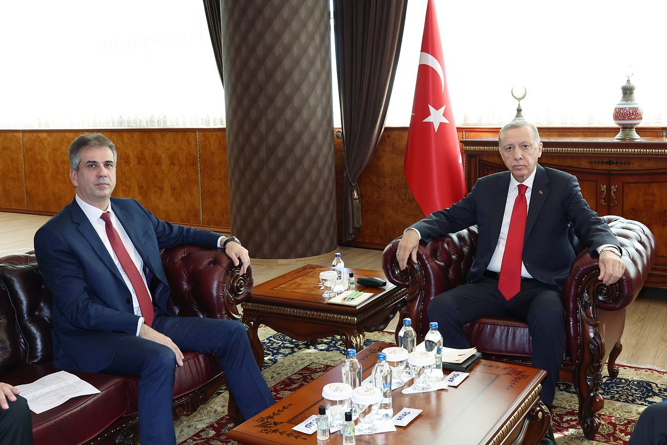 Israeli Foreign Minister Eli Cohen (left) meets with Turkish President Recep Tayyip Erdoğan in Ankara, Feb. 14, 2023. Credit: Israeli Foreign Ministry.