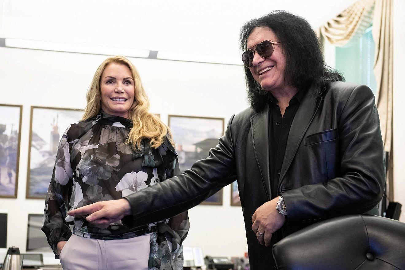 Gene Simmons, bassist and co-lead singer of the rock band KISS; and his wife Shannon Tweed-Simmons, visit the Pentagon meeting with members of the Joint Staff including Air Force Gen. Paul J. Selva, vice chairman of the Joint Chiefs of Staff, and Army Command Sgt. Maj. John W. Troxell, Senior Enlisted Advisor to the chairman of the Joint Chiefs of Staff, May 16, 2019. Credit: DoD Photo by U.S. Army Sgt. James K. McCann/Flickr via Wikimedia Commons.