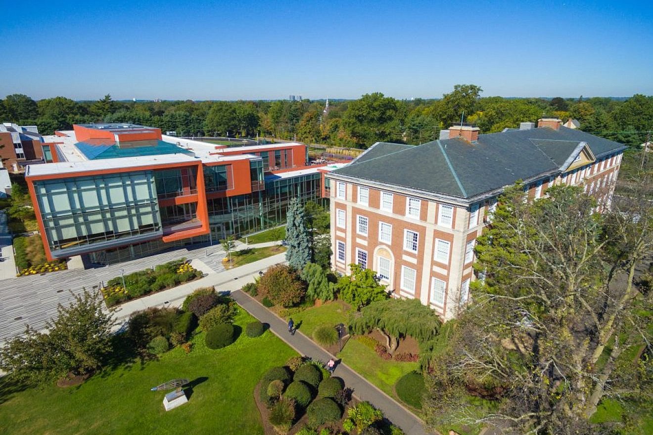 Levermore Hall and Nexus Academic Building at Adelphi University on Long Island, N.Y. Credit: Shaunpassaic via Wikimedia Commons.