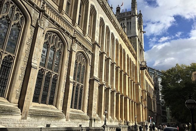 Maughan Library at King's College London. Credit: KiloCharlieLima via Wikimedia Commons.
