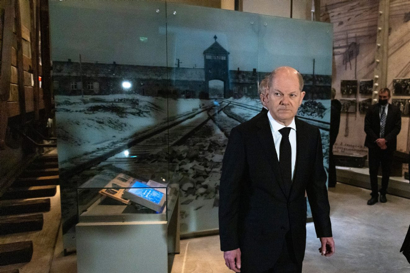 German Chancellor Olaf Scholz visits the Yad Vashem Holocaust memorial museum in Jerusalem, March 2, 2022. Photo by Olivier Fitoussi/Flash90.