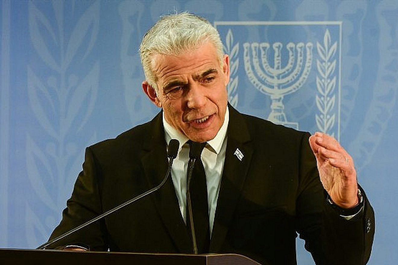 Yesh Atid Party leader Yair Lapid holds a press conference in Tel Aviv, April 9, 2023. Photo by Avshalom Sassoni/Flash90.