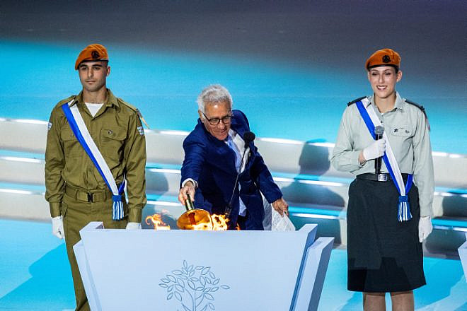 Sylvan Adams lights a torch during the rehearsal for the Independence Day ceremony at Mount Herzl in Jerusalem, April 23, 2023. Photo by Yonatan Sindel/Flash90.