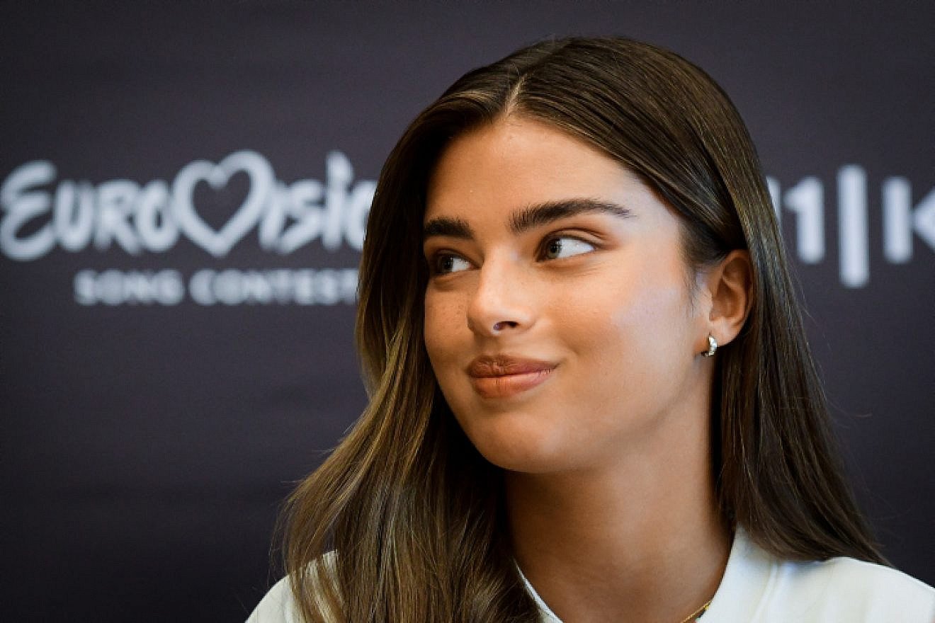 Noa Kirel holds a press conference in Tel Aviv, Aug. 10, 2022. Photo by Avshalom Sassoni/Flash90.