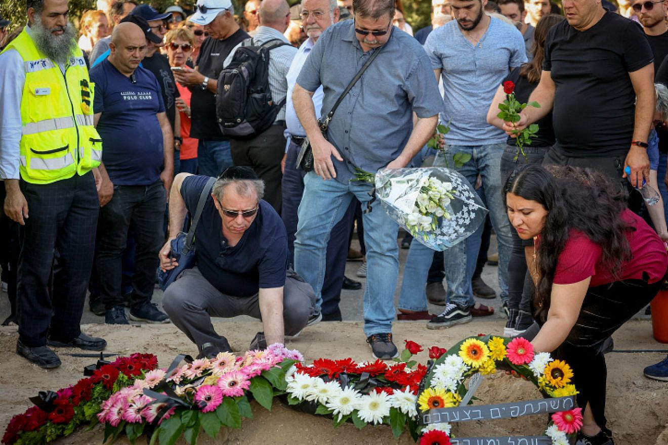 Mourners attend the funeral of Rehovot woman Inga Avramyam at Kibbutz Givat Brenner, May 15, 2023. Photo by Jonathan Shaul/Flash90.