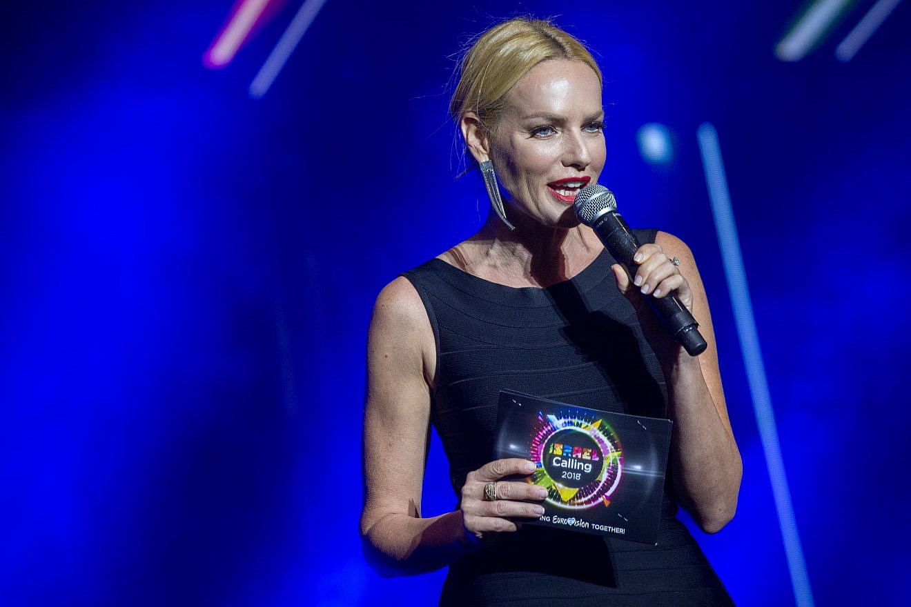 Israeli model and TV-show host Galit Gutman hosts the “Israel Calling” concert on Rabin Square in Tel Aviv, on April 10, 2018. Photo by Miriam Alster/Flash90.