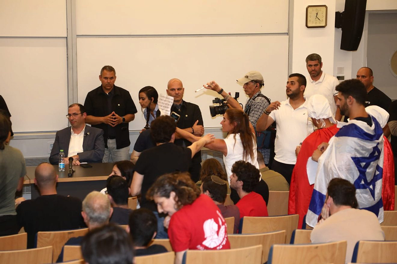 Anti-reform activists try to prevent Knesset member Simcha Rothman from speaking at Tel Aviv University, May 28, 2023. Photo by Gideon Markowitz/TPS.