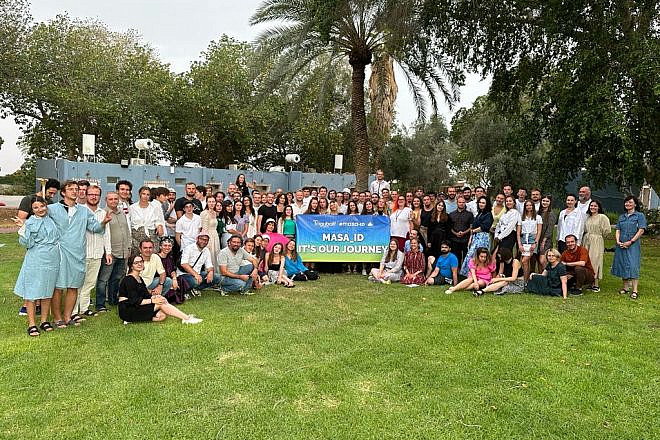 Young Russian-speaking professionals take a break in Tel Aviv during their educational program. Credit: Masa Israel Journey.