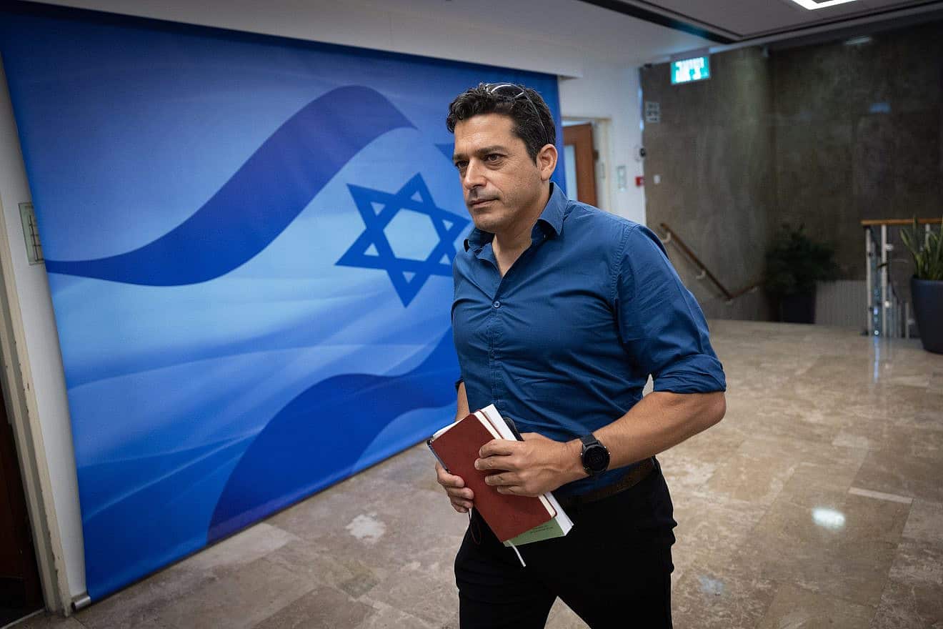 Israeli Diaspora Affairs Minister Amichai Chikli arrives for a Cabinet meeting in Jerusalem, May 14, 2023. Photo by Yonatan Sindel/Flash90.
