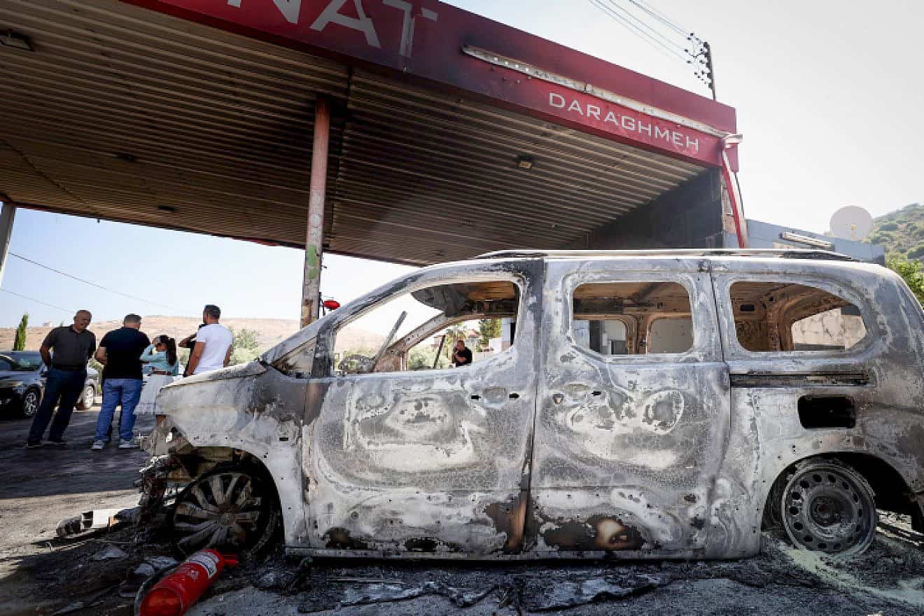 Burned cars in the village of Al-Lubban, next to the Israeli town of Eli. According to Al-Lubban village residents, Israeli Jews attacked the village and burned a gas station and several cars, a day after a terror attack near Eli in which four Israelis were killed. Photo by FLASH90.