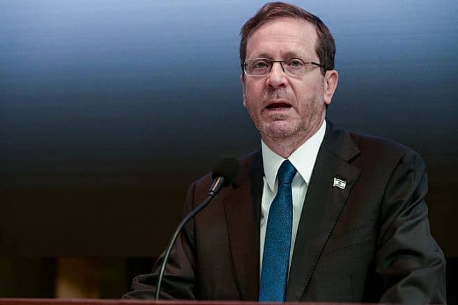 Israeli President Isaac Herzog speaks at the Tel Aviv Stock Exchange, July 17, 2023. Photo by Avshalom Sassoni/Flash90.