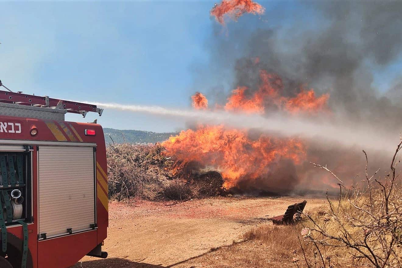 Flames spread across hills surrounding Jerusalem as firefighters battled heavy fuel loads, July 24, 2023. Credit: National Fire & Rescue Authority.