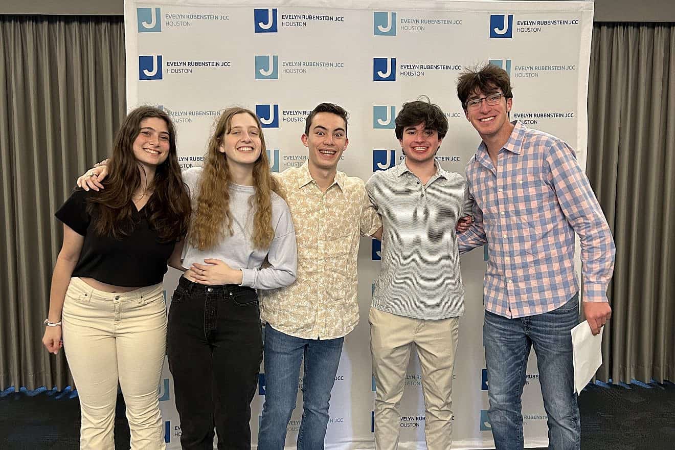 Teens in the Foundation Board Incubator at the Evelyn Rubenstein JCC in Houston. Courtesy: Honeycomb.