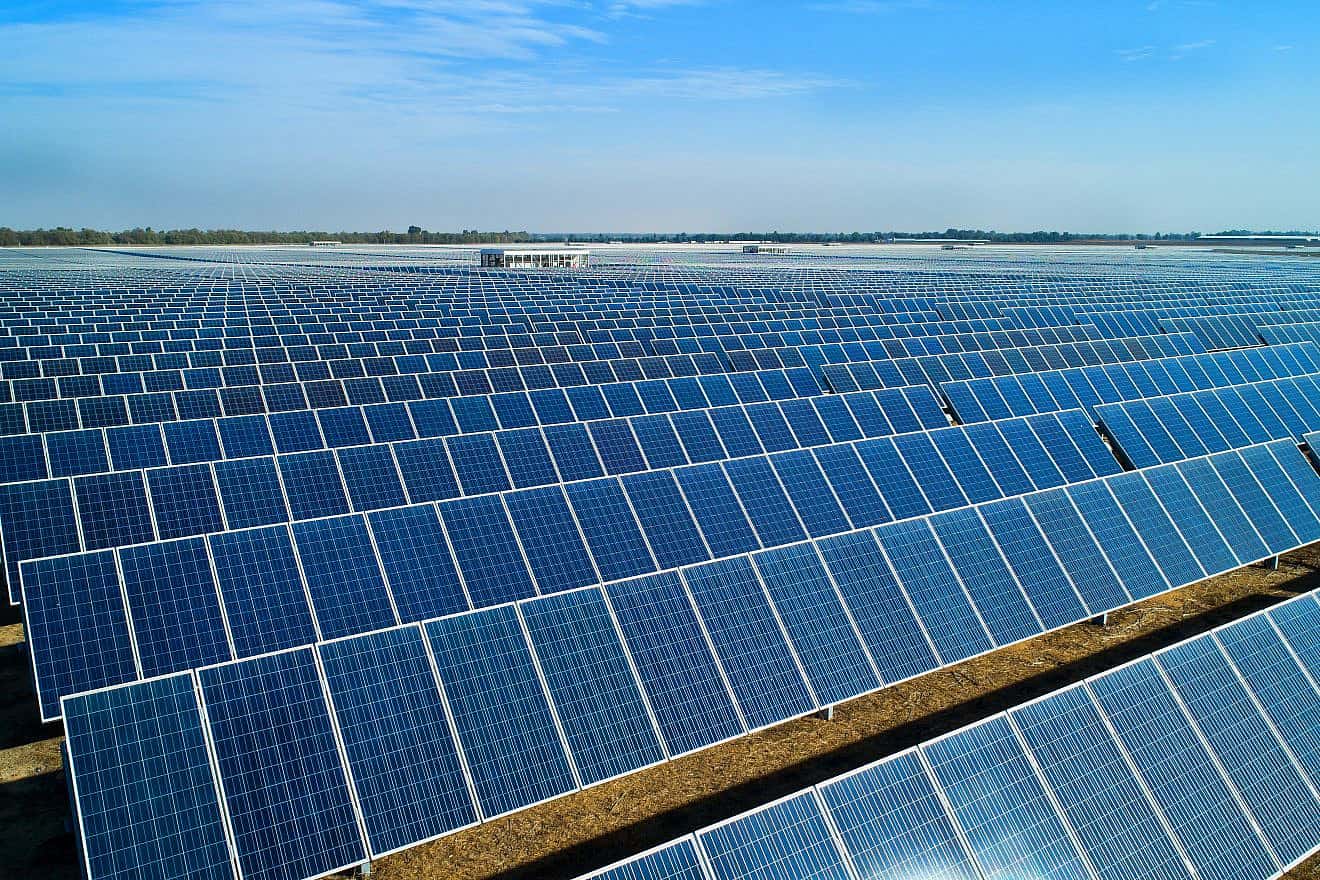 A solar power plant in southern Israel, Nov. 16, 2017. Photo by Moshe Shai/Flash90.