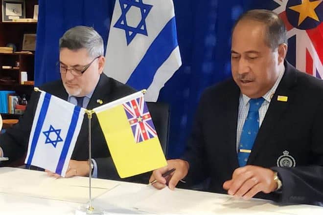 Israel Ambassador to New Zealand Ran Yaakoby (left) and Niue Premier Dalton Tagelagi at the ceremony establishing diplomatic ties, Aug. 1, 2023. Photo by Anzee Mougavalu/Niue Government Media.