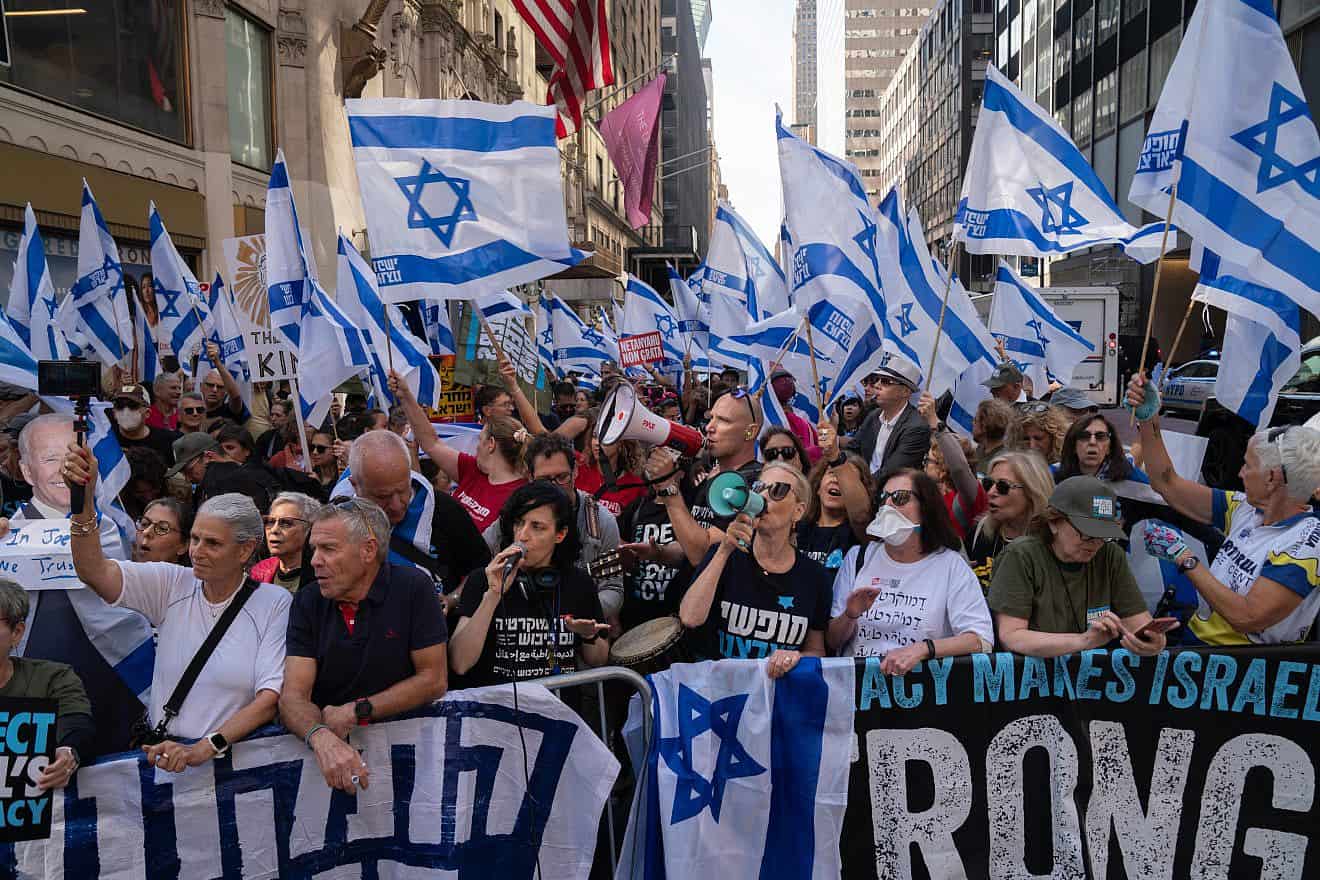 Anti-judicial reform protesters in New York City crowd the streets before the meeting between Israeli Prime Minister Benjamin Netanyahu with U.S. President Joe Biden on the sidelines of the U.N. General Assembly on Sept. 20, 2023. Photo by Luke Tress/Flash90.