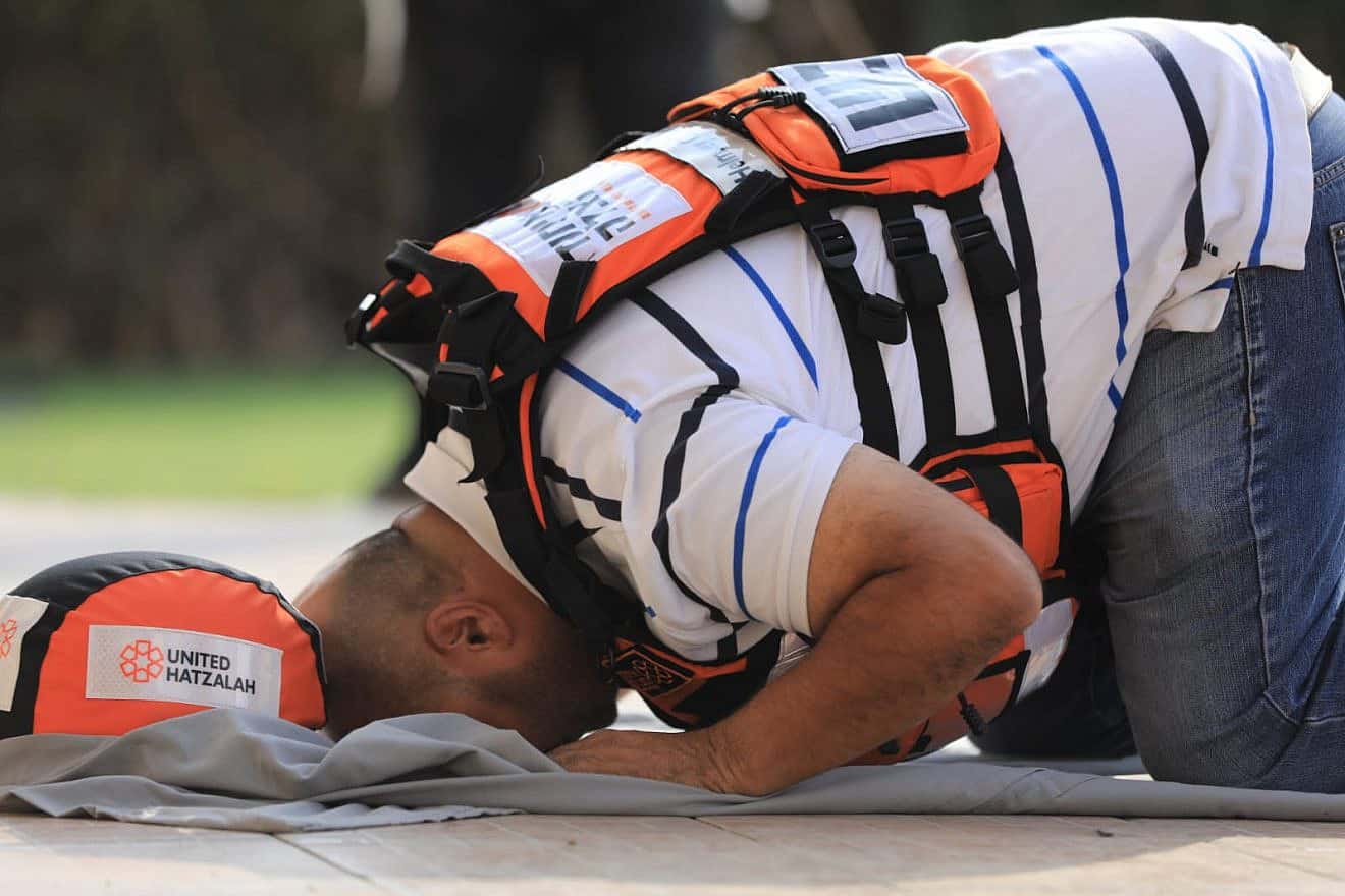 A United Hatzalah Muslim volunteer stops to pray amid an ambulance shift in the southern Israeli city of Sderot. Photo by Moshe Mizrachi/United Hatzalah.