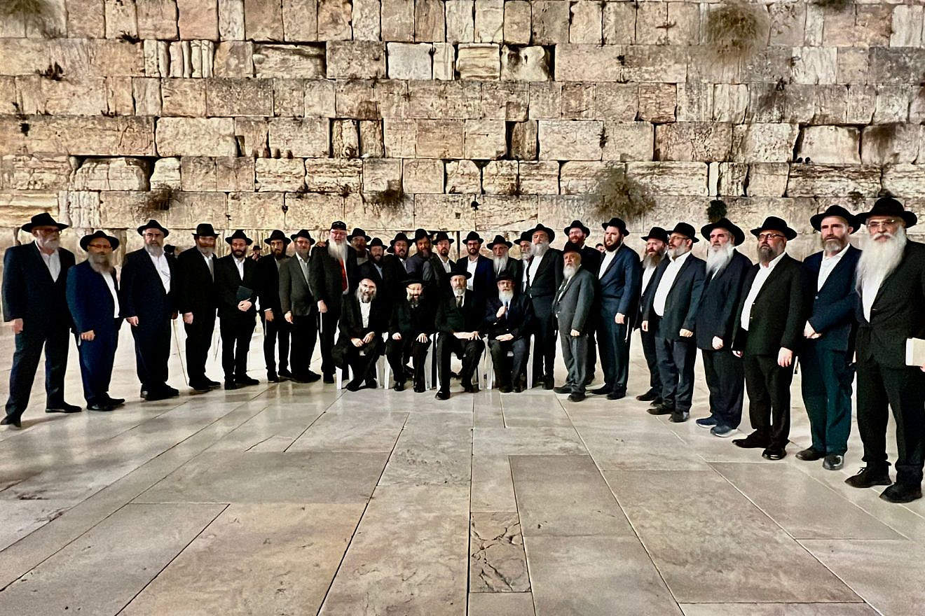 Chief Rabbi of Israel David Lau and 25 Chabad rabbis from North America and Australia after reading a prayer for hostages and soldiers at the Western Wall in Jerusalem, Oct. 23, 2023. Courtesy of Yisrael Bernath.