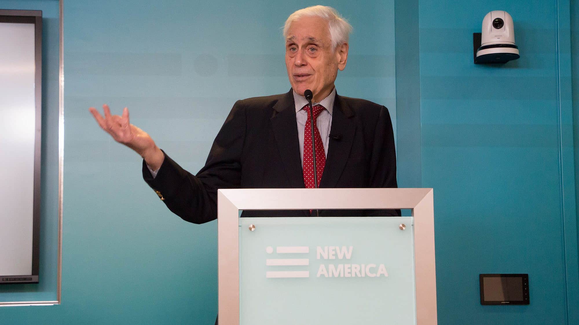 Journalist and author Edward Jay Epstein speaking about his book, “How America Lost Its Secrets: Edward Snowden, The Man and the Theft,” Feb. 1, 2017. Credit: New America via Wikimedia Commons.