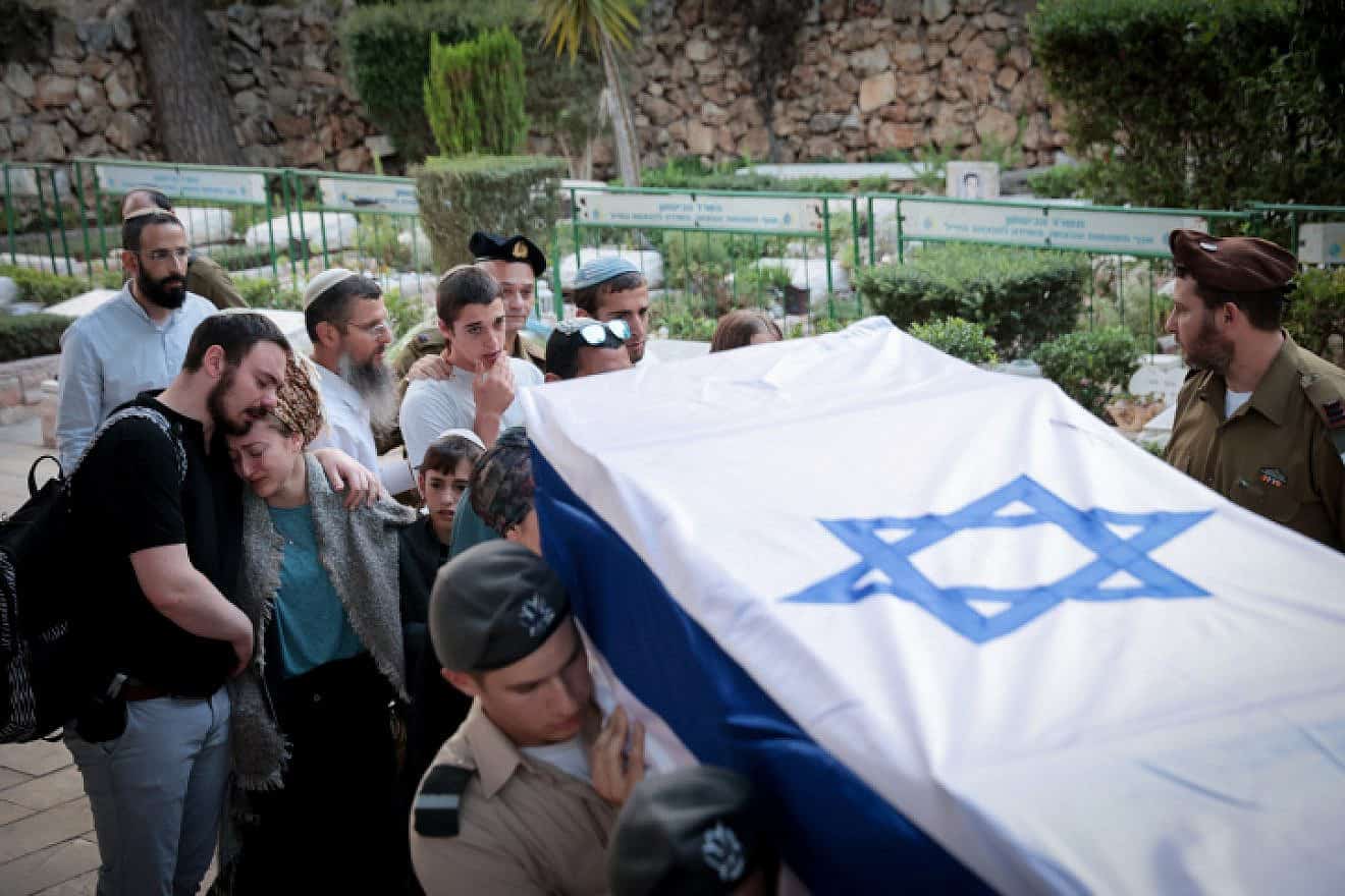 Family and friends attend the funeral of IDF soldier David Shila at Mount Herzl military cemetery in Jerusalem, Oct. 8, 2023. Photo by Noam Revkin Fenton/Flash90.
