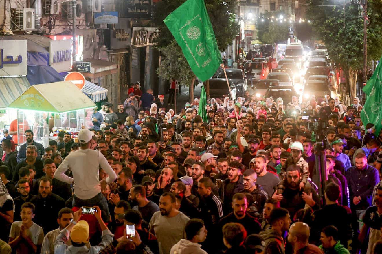 Palestinians in Ramallah march in support of Hamas and the Gaza Strip on Oct. 10, 2023. Photo by Flash90.
