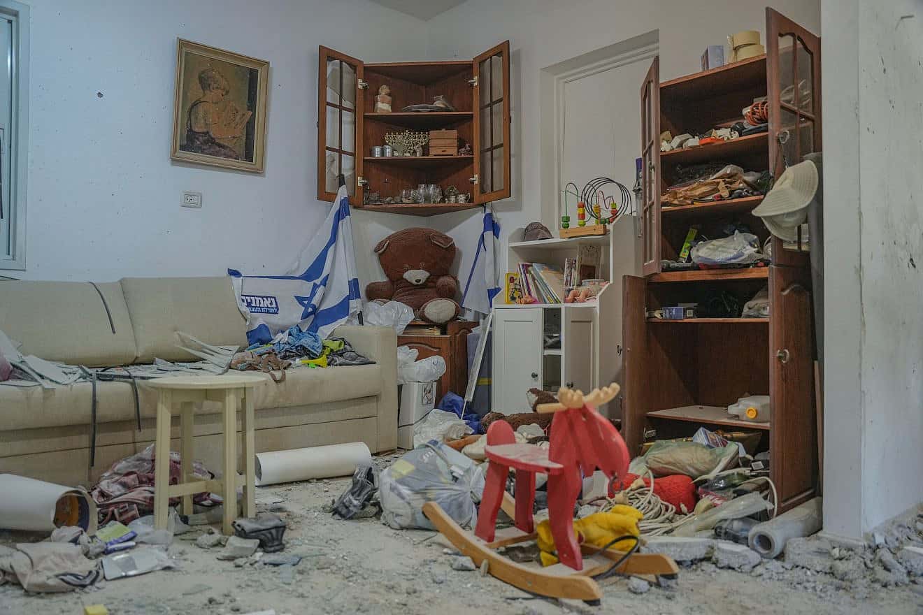 Destruction caused by Hamas terrorists in Kibbutz Be'eri, Oct. 14, 2023. Photo by Erik Marmor/Flash90.