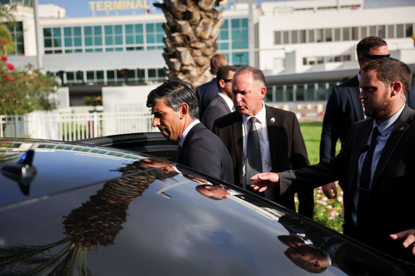 British Prime Minister Rishi Sunak arrives at Ben-Gurion Airport in Israel, Oct. 19, 2023. Photo by Yonatan Sindel/Flash90.