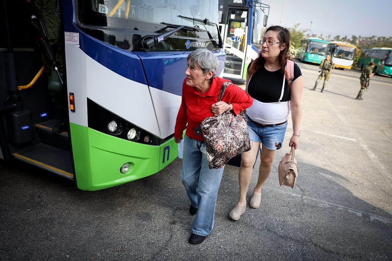 Residents of Kiryat Shmona being evacuated due to the threat from Lebanon. Oct. 22, 2023. Photo by David Cohen/Flash90.