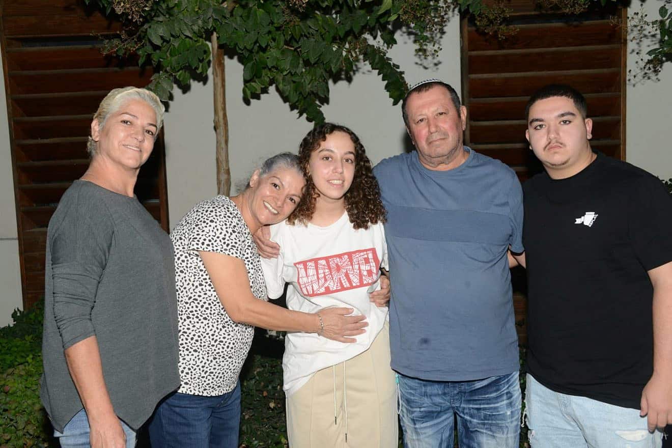 Pvt. Uri Magidish is reunited with her family, Oct. 30, 2023. Credit: Israel Security Agency (Shin Bet).